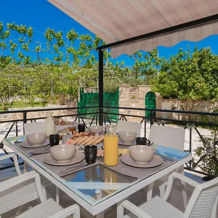 Pergola * Παντοκράτωρ